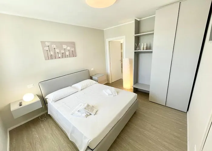 Villa Ipnotica - Panoramic Views Exquisite Pool - Sleeps 7 - Very Stylish *