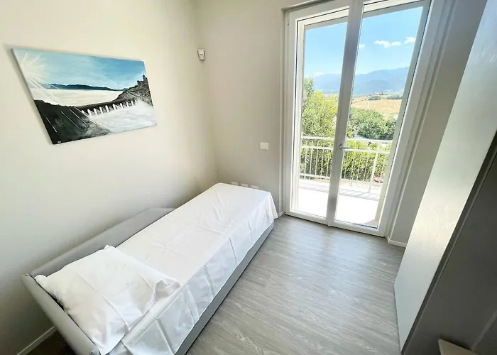 Ipnotica - Panoramic Views Exquisite Pool - Sleeps 7 - Very Stylish