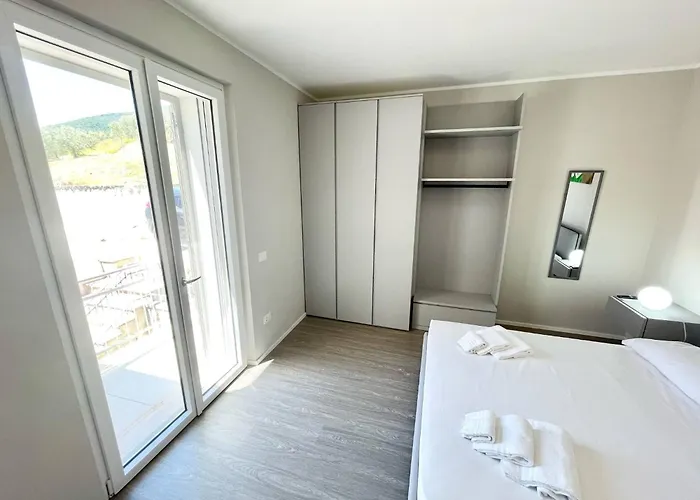 Ipnotica - Panoramic Views Exquisite Pool - Sleeps 7 - Very Stylish